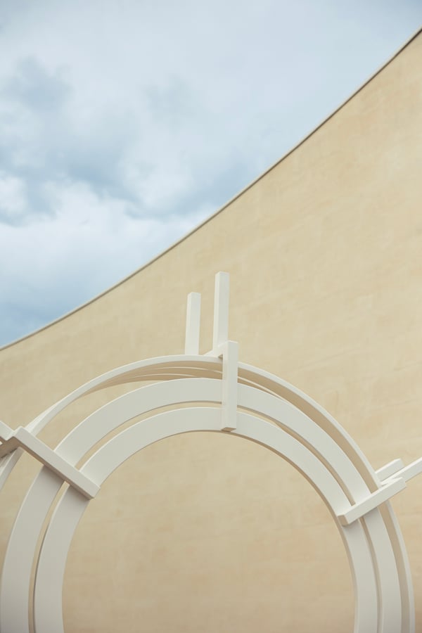 Jeppe Hein à la maison Ruinart © Mathieu Bonnevie.