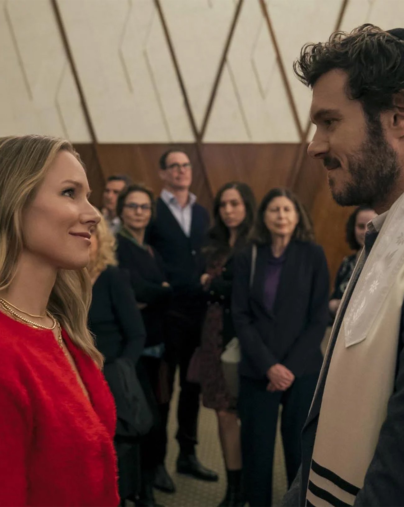 Kristen Bell et Adam Brody dans la série Nobody Wants This (2024) © Adam Rose/Netflix.