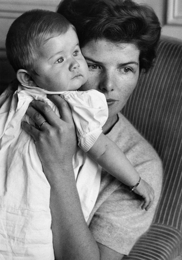 Janine Niépce, "Une mère et sa fille" (Paris, 1961) © Janine Niépce / Roger Violet.