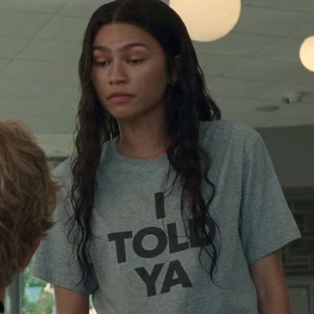 Zendaya en tee-shirt Loewe dans le film Challengers.