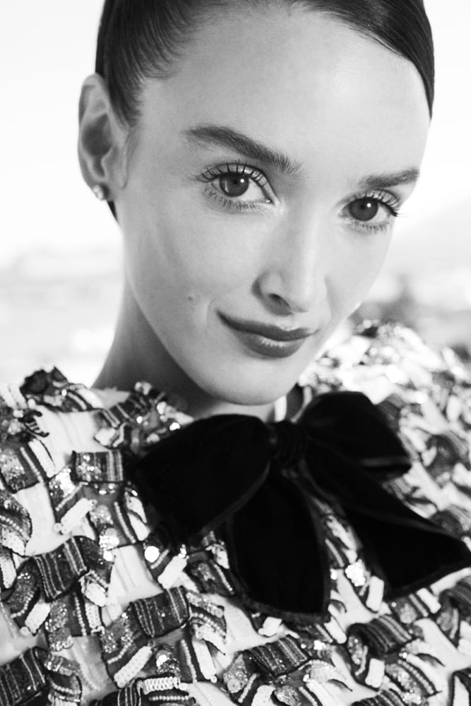 Charlotte Le Bon en Chanel et mise en beauté par Chanel au Festival de Cannes 2024 © Chanel.