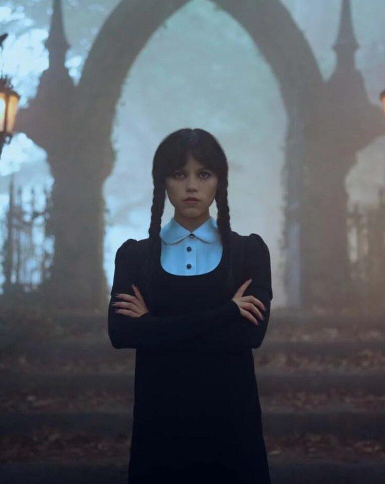 Jenna Ortega dans la série Mercredi.