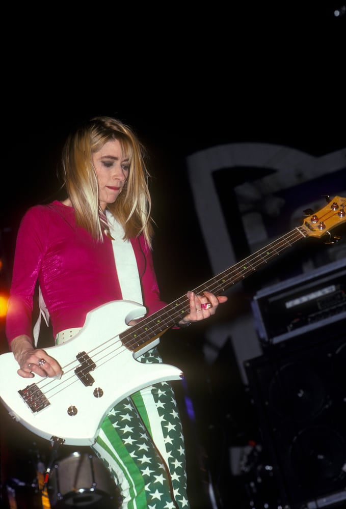 Kim Gordon en 1991 (MANDATORY CREDIT Ebet Roberts/Getty Images) au MADISON SQUARE GARDEN. Photo par Ebet Roberts/Redferns via Getty Images.