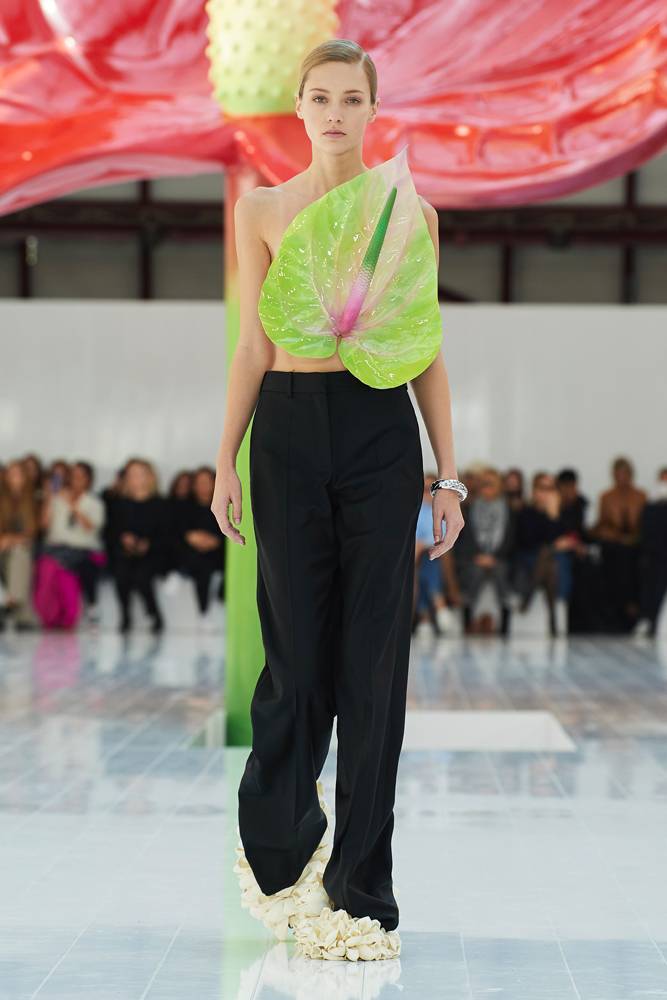 Le défilé Loewe printemps-été 2023.