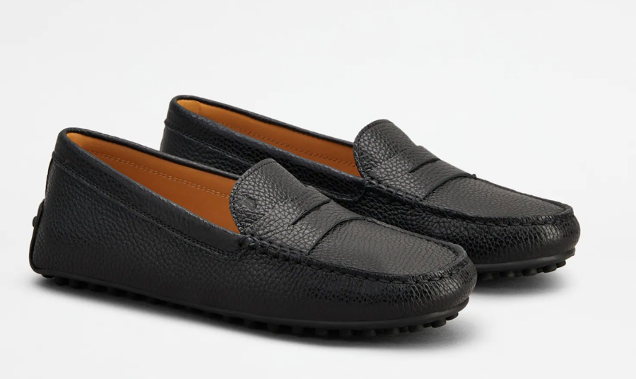 mocassins tods en cuir noir grainé et semelle à picots