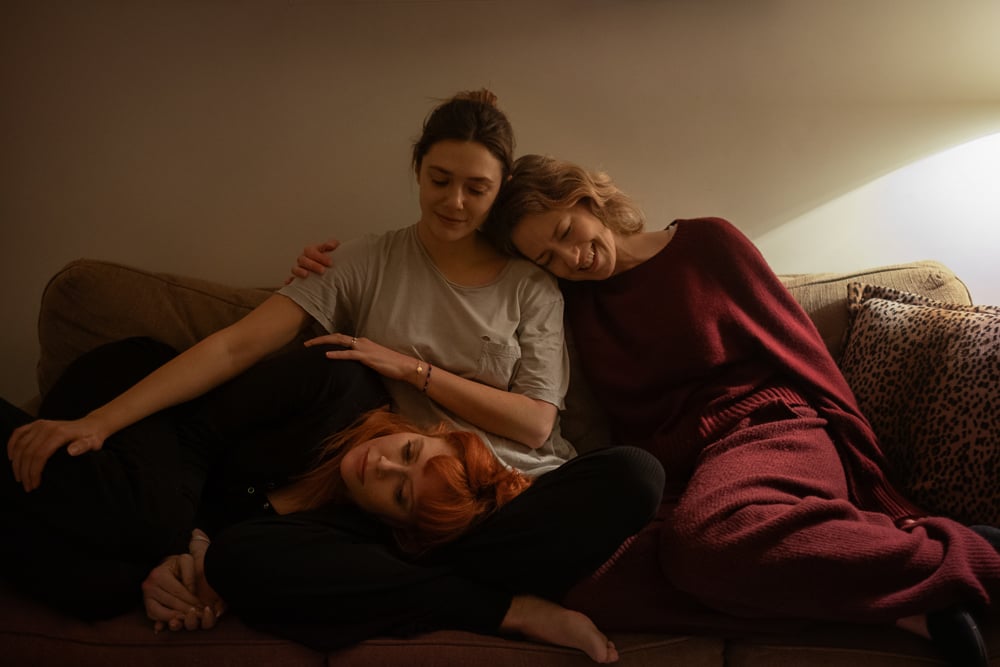 Natasha Lyonne, Elizabeth Olsen and Carrie Coon in 3 Girls (2024) by Azazel Jacobs © Sam Levy/Netflix 2024.