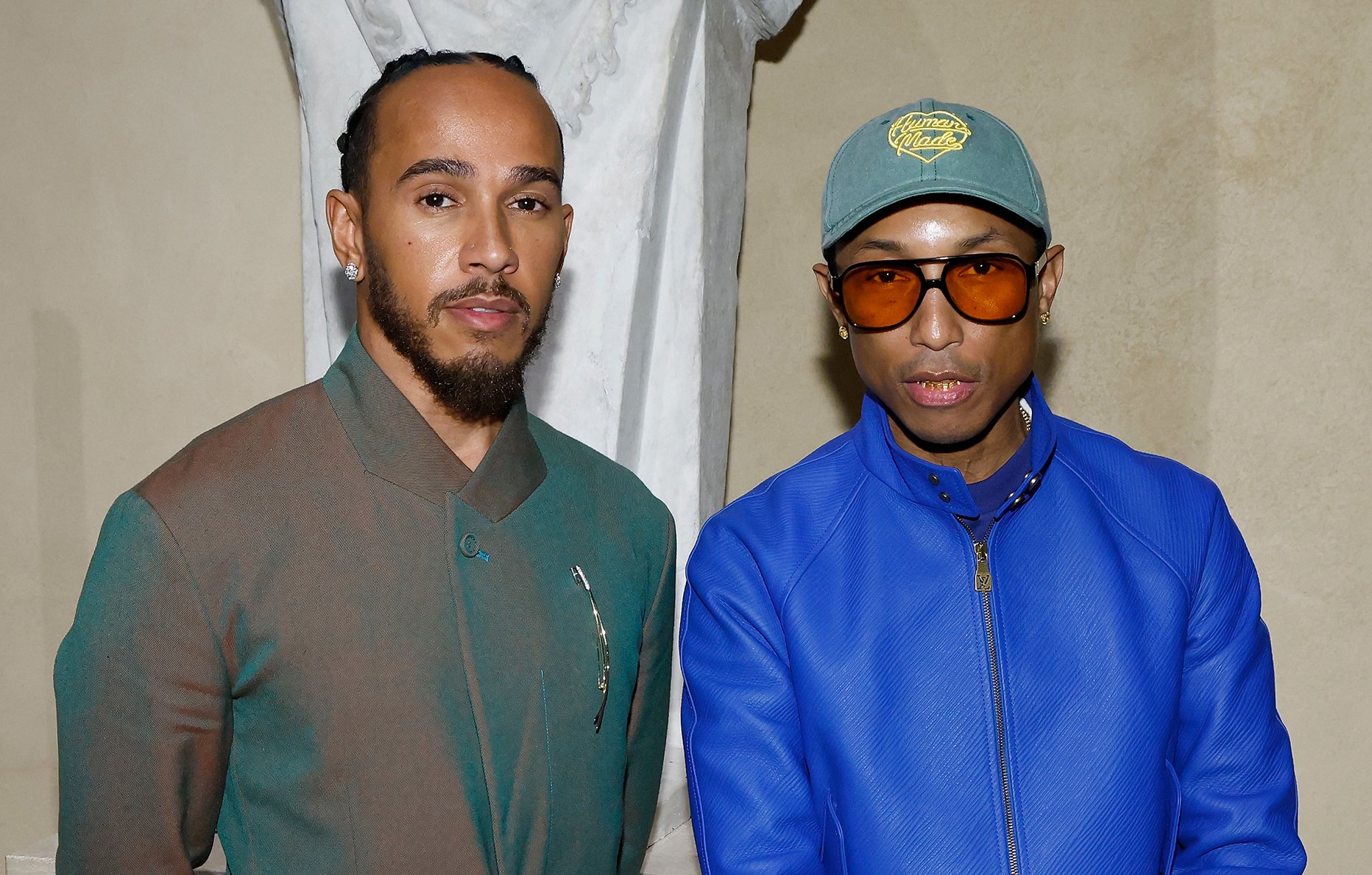 Lewis Hamilton et Pharrell Williams au Metropolitan Museum of Art le 9 octobre 2024 à New York. © Photo par Taylor Hill/WireImage.