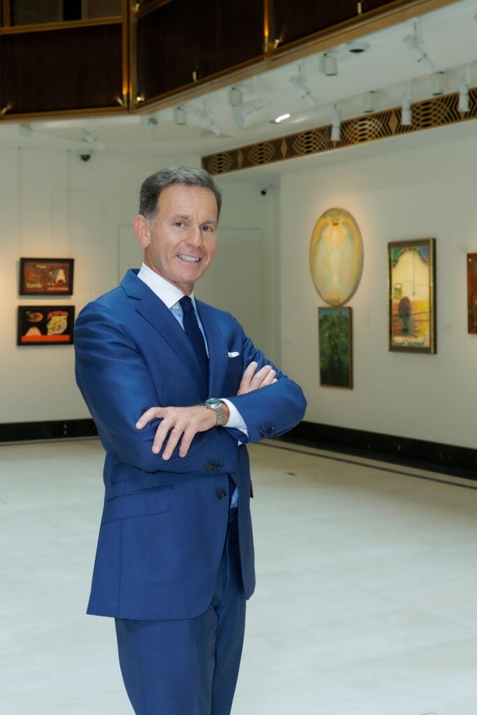 Mario Tavella, président de Sotheby's France dans ses nouveaux locaux au 83 rue du Faubourg Saint Honoré, Paris. © Luc Castel, 2024.