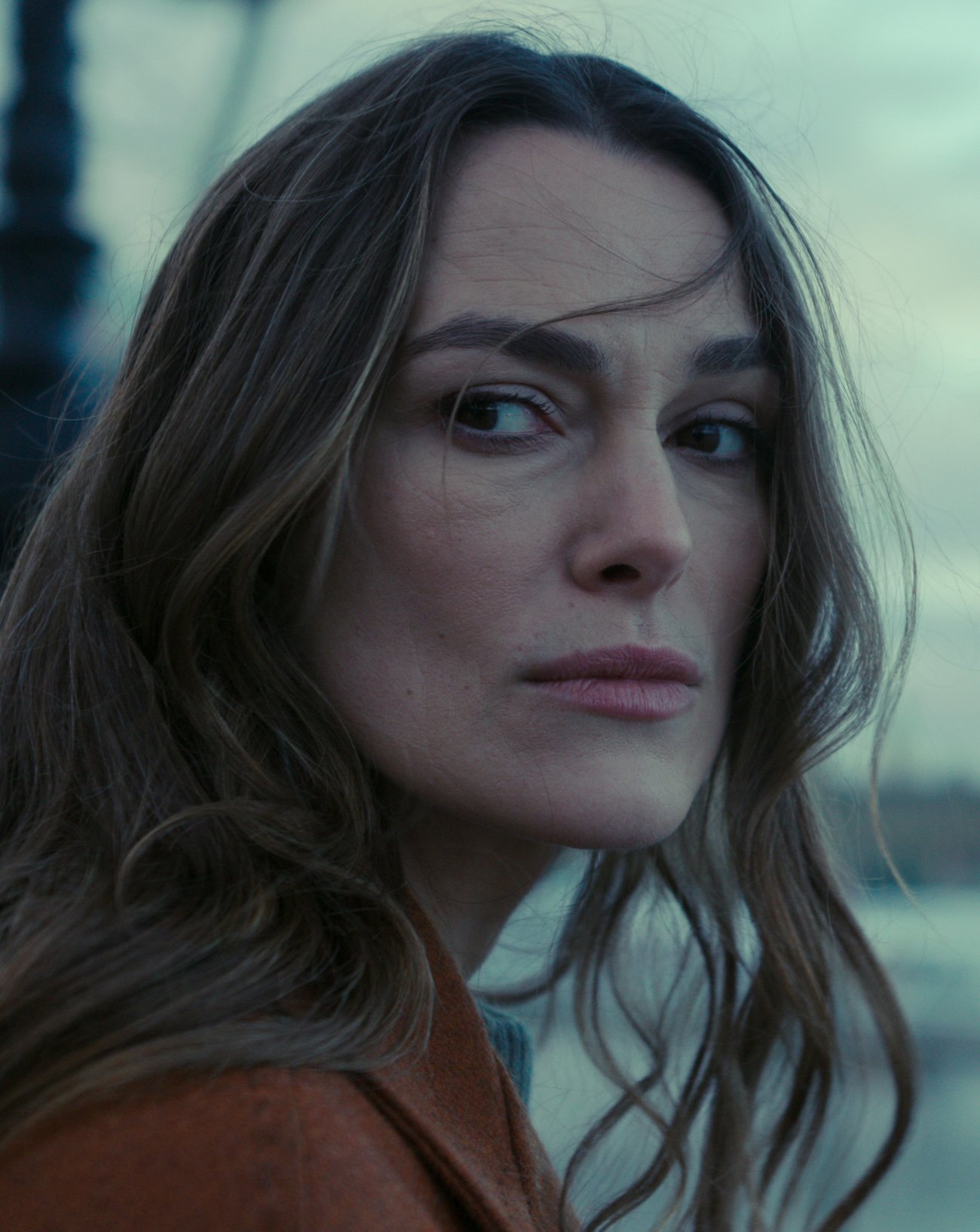 Keira Knightley dans la série Black Doves (2024) © Netflix.