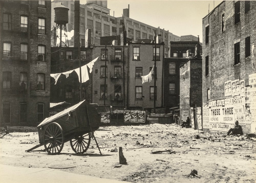 © Ilse Bing, New York, 1936, Courtesy of Gallery Berinson.