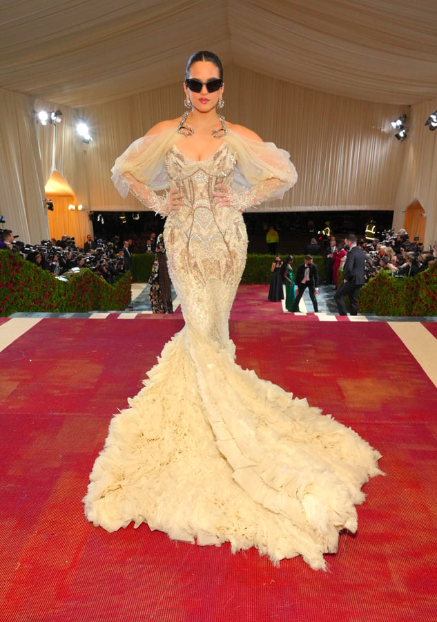 Rosalía en Givenchy au Met Gala 2022 © Photo by Kevin Mazur/MG22/Getty Images for The Met Museum/Vogue.