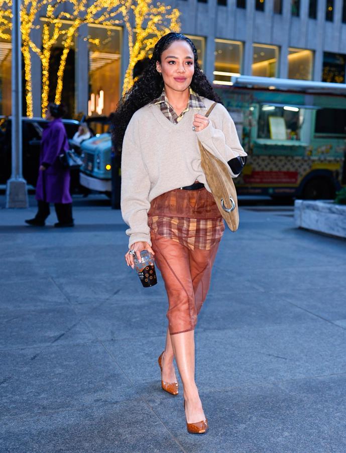 tessa thompson en jupe transparente tendance printemps-ete 2026 à ny