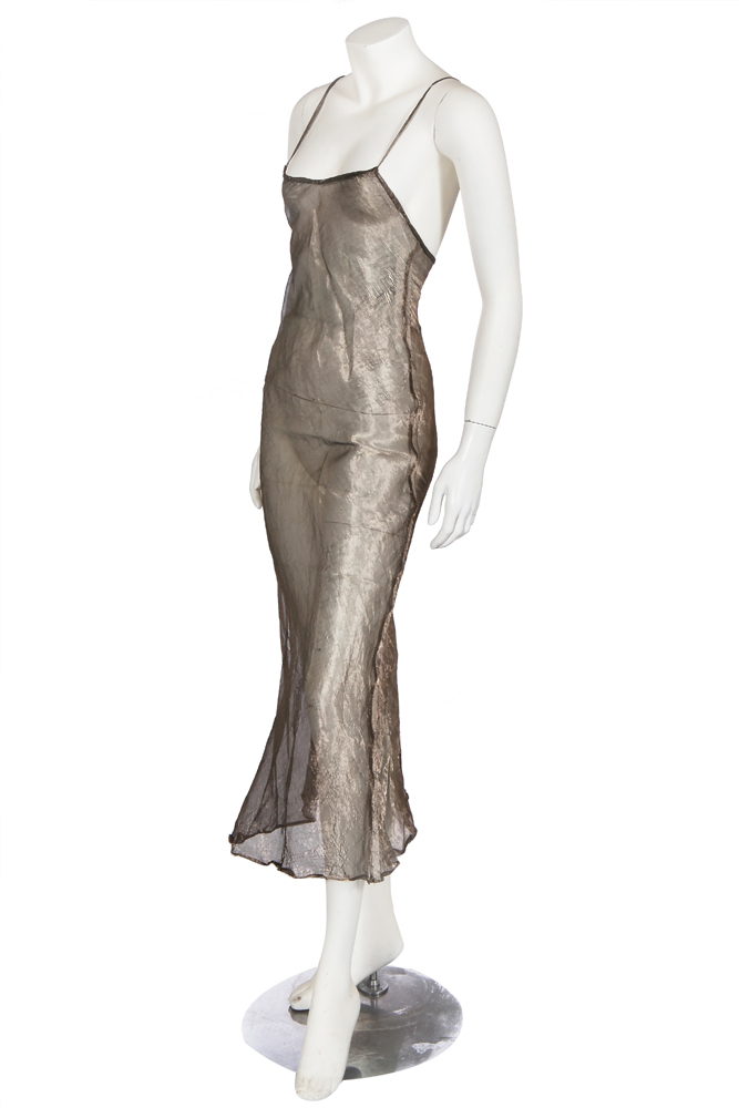 La Naked Dress de Kate Moss mises aux enchères par la maison Kerry Taylor. © Courtesy of Kerry Taylor Auctions.