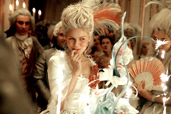 Kirsten Dunst dans Marie-Antoinette (2006) de Sofia Coppola. © Sony Pictures Entertainment - bal d'été musée des arts décoratifs