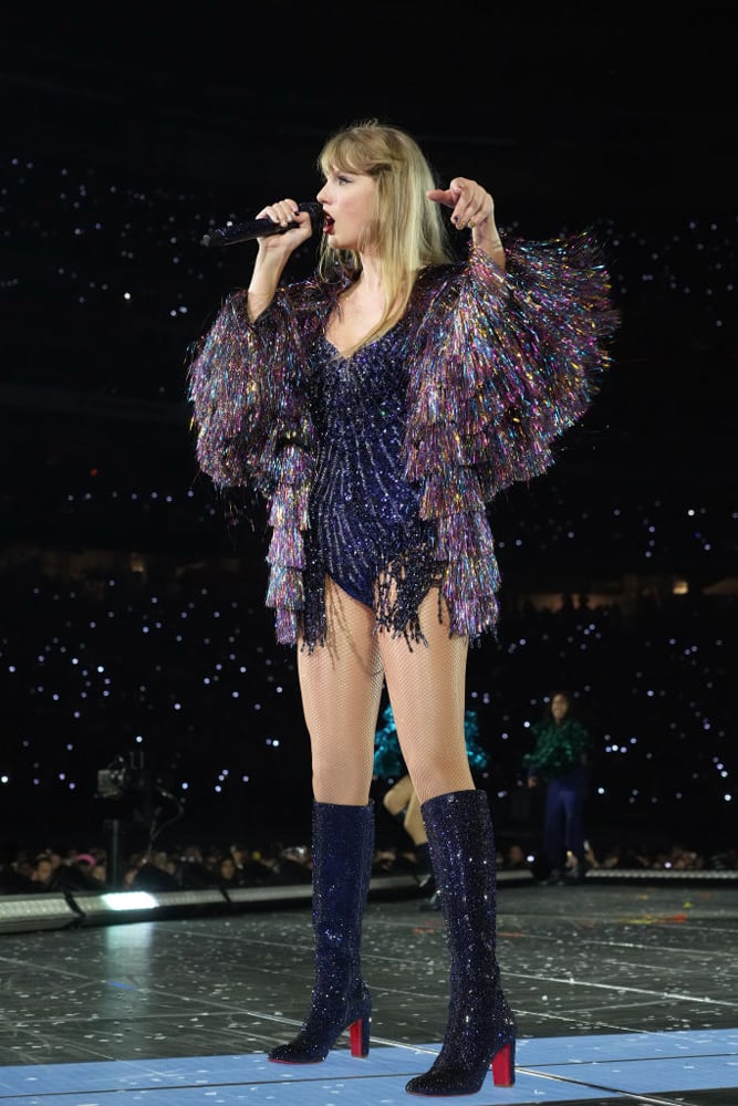 Taylor Swift en ensemble Oscar de la Renta lors de sa tournée Eras Tour.