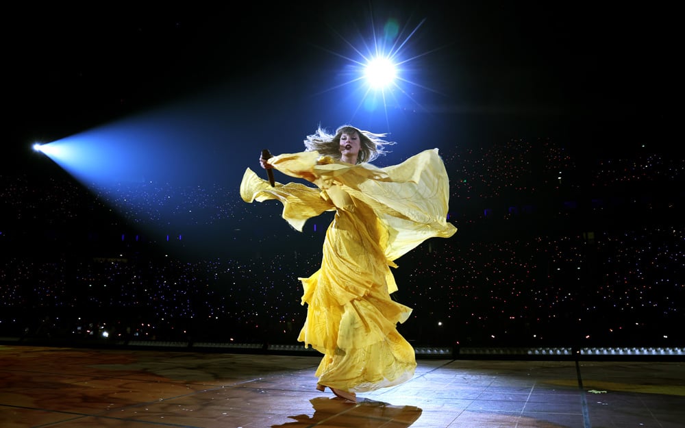 Taylor Swift en robe Alberta Ferretti lors de sa tournée The Eras Tour à Paris © Photo par Kevin Mazur/TAS24/Getty Images for TAS Rights Management.