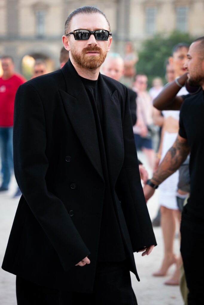 Guram Gvasalia, cofondateur et directeur de la création de Vetements à Paris en 2023. © Photo by Claudio Lavenia/Getty Images.