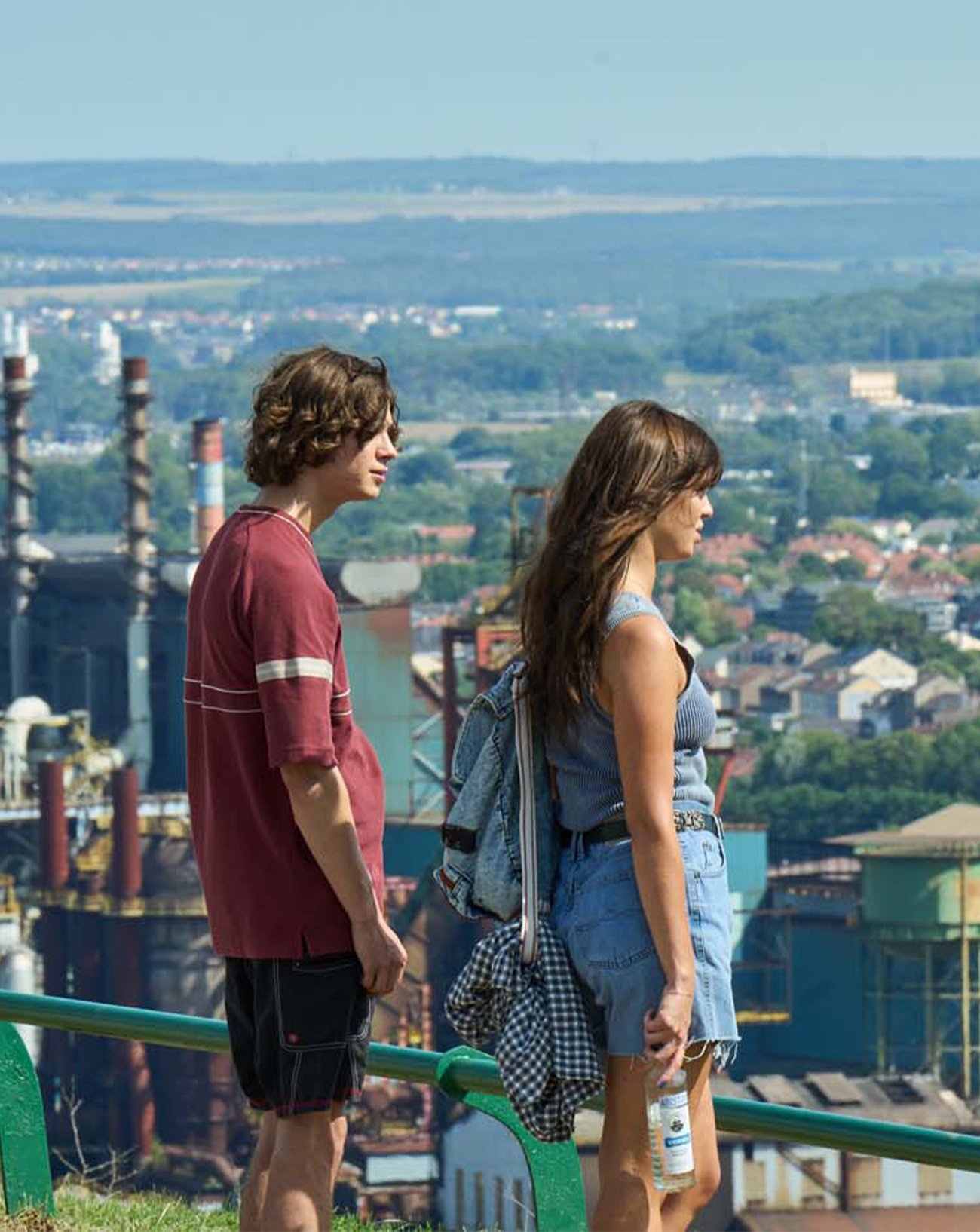 Paul Kircher et Angelina Woreth dans le film Leurs enfants après eux (2024) © Warner Bros France.