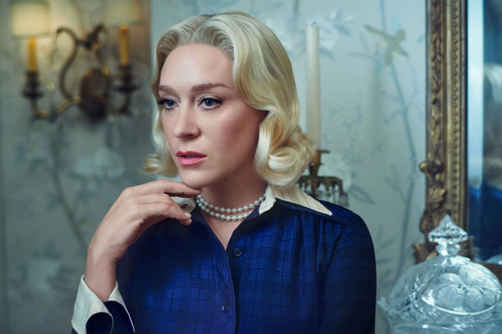 Chloë Sevigny dans la série Feud (2024). © Pari Dukovic FX.