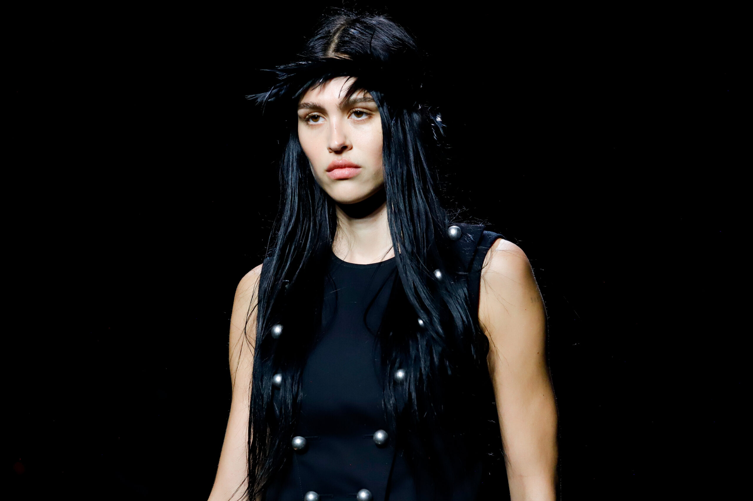 Amelia Gray Hamlin au défilé Ann Demeulemeester printemps-été 2026, le 4 octobre 2025 à Paris. © River Callaway/WWD via Getty Images.