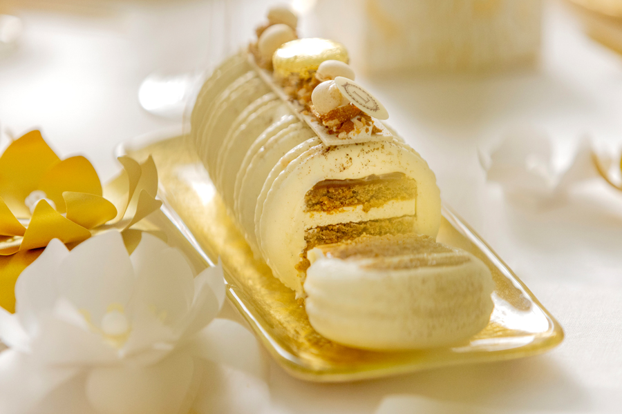 Bûche de Noël macarons de Ladurée.