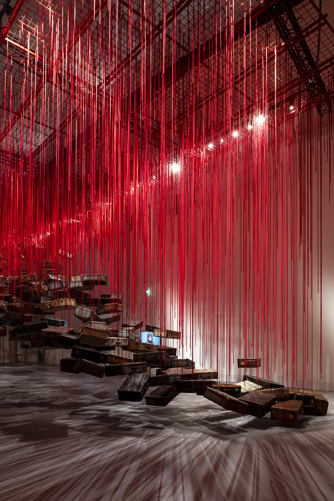 Chiharu Shiota, "Accumulation-Searching for the Destination (« Accumulation – En quête de la destination »)" (2014/2024). Vue de l’exposition Chiharu Shiota, "The Soul Trembles" au Grand Palais. © GrandPalaisRmn 2024 / Photo Didier Plowy © Adagp, Paris, 2024 and the artist.