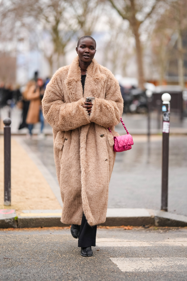 streetstyle manteau en fausse fourrure 