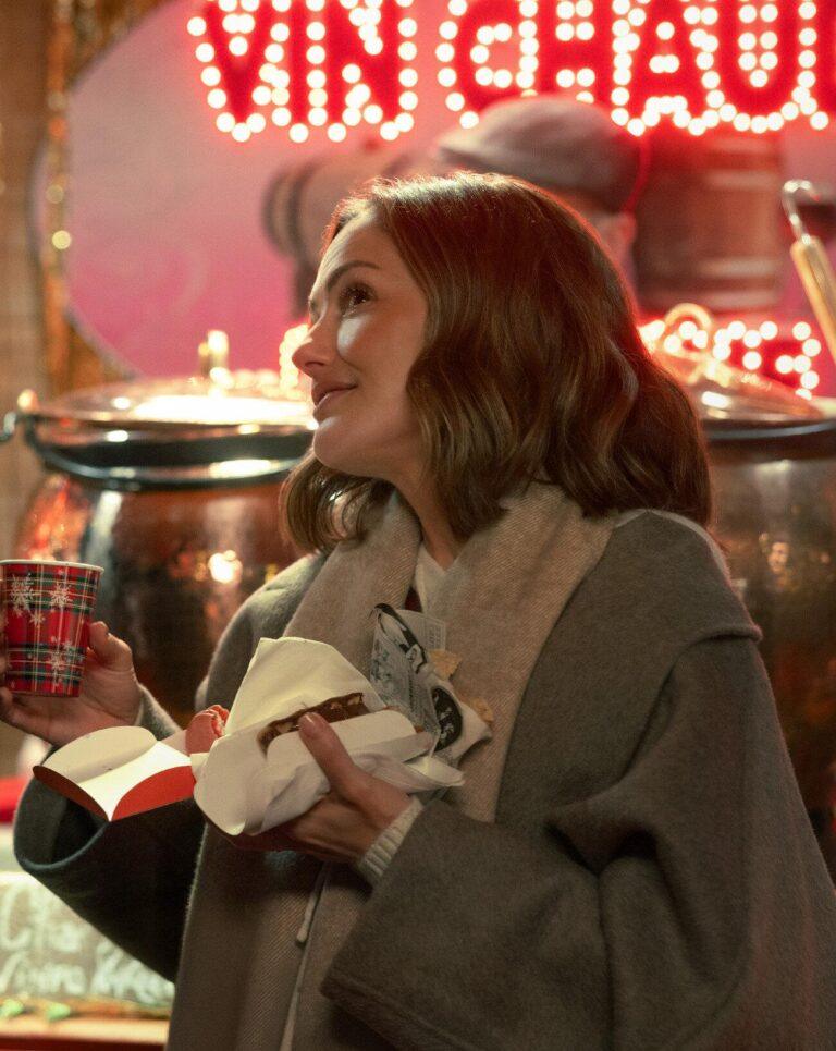Minka Kelly dans le film de Noël Champagne Problems sur Netflix.