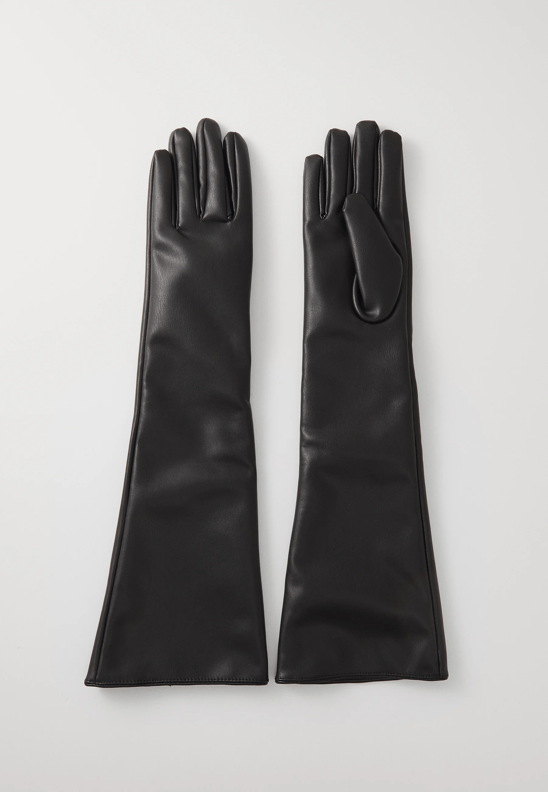 The Tulip Stand Studio Gloves. © Zalando.
