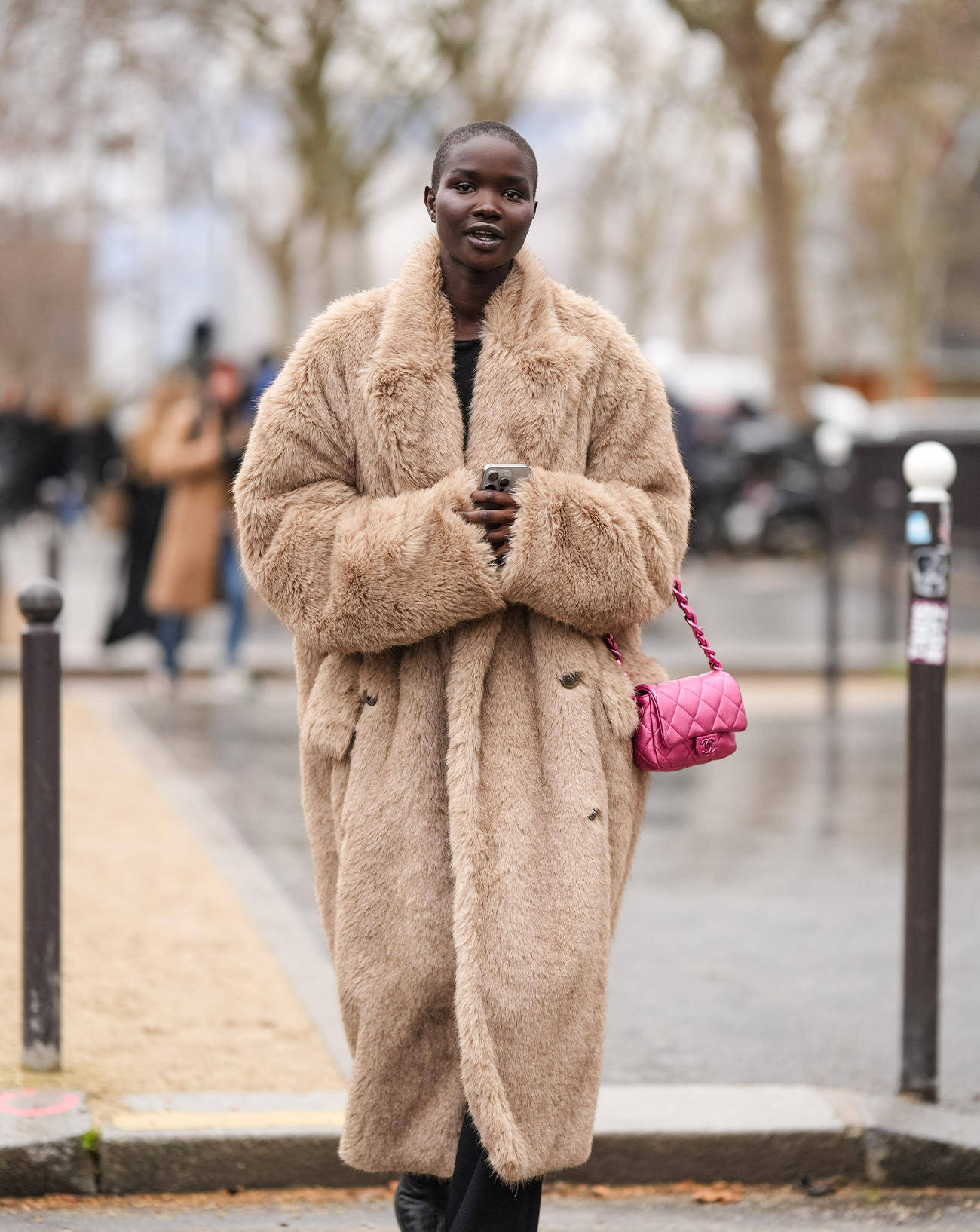 streetstyle manteau en fausse fourrure