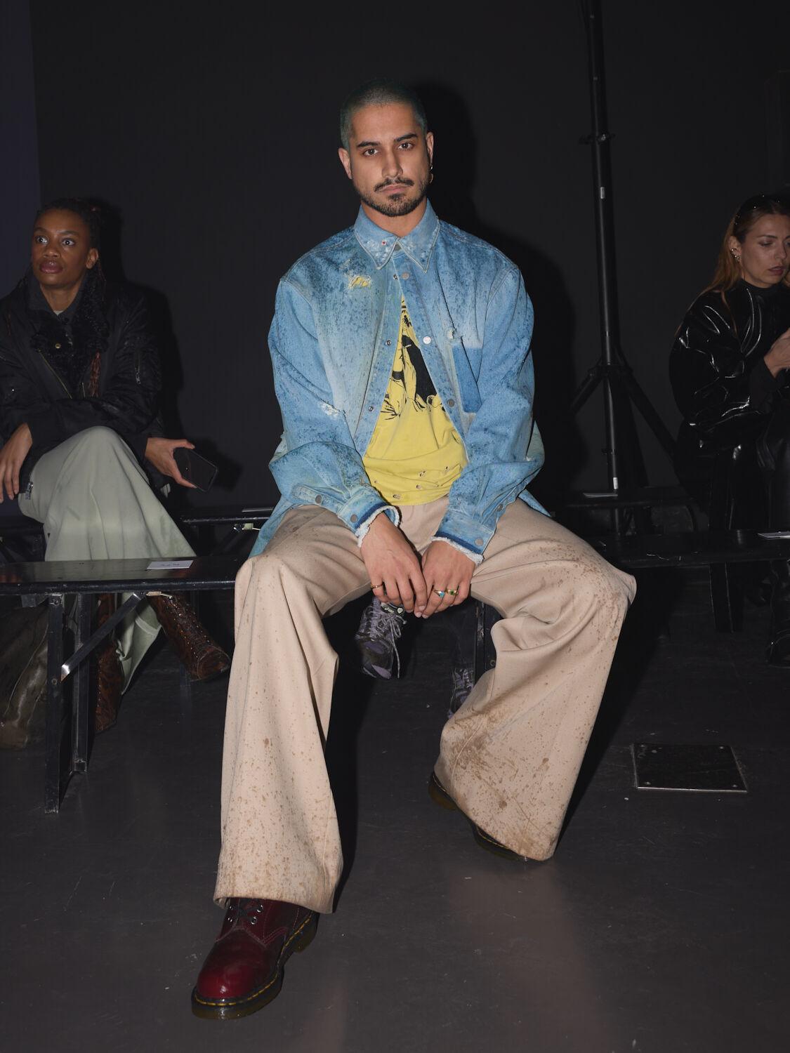 Avan Jogia au défilé Ami automne-hiver 2025 © @karencmortenson.