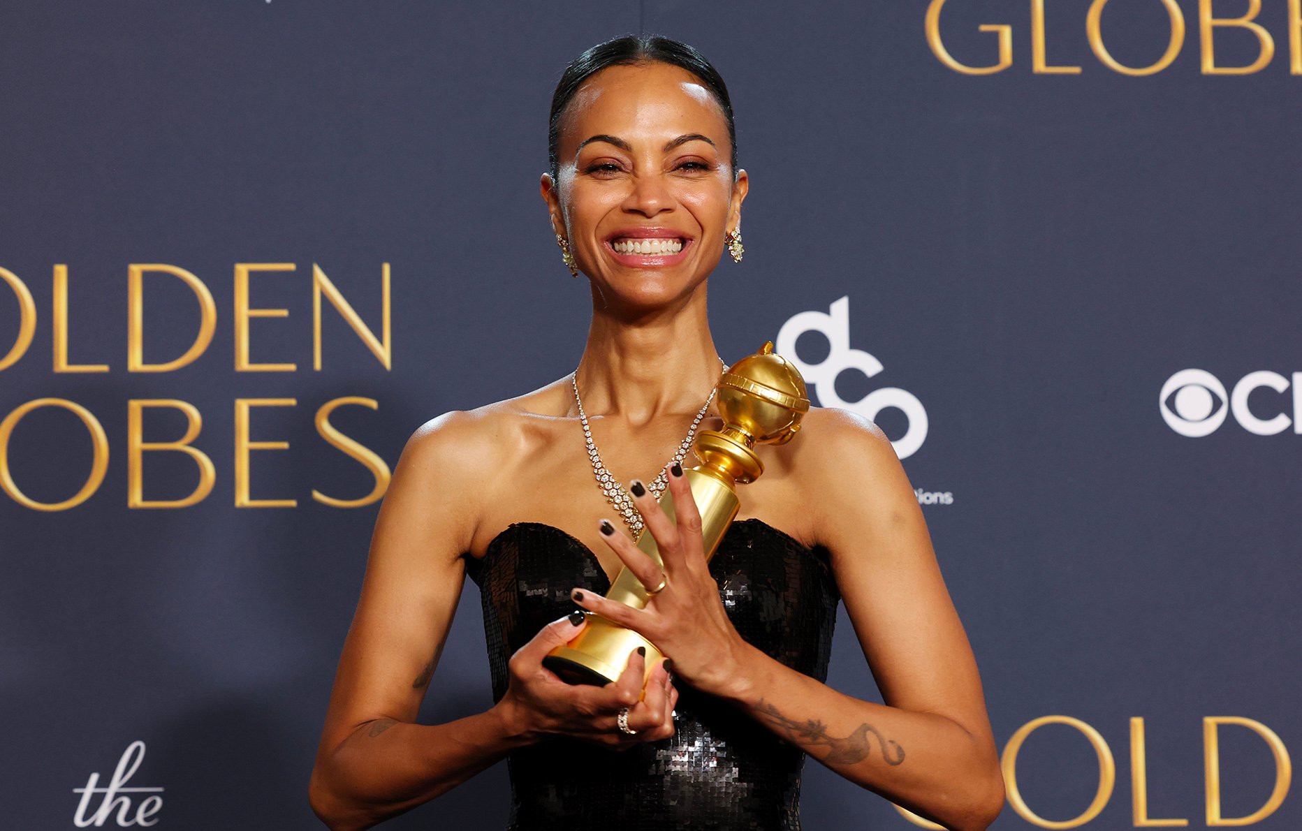 Zoe Saldaña lors de la 82e cérémonie des Golden Globesle 5 janvier 2025 à Beverly Hills, Californie © Kevin Mazur/Getty Images.