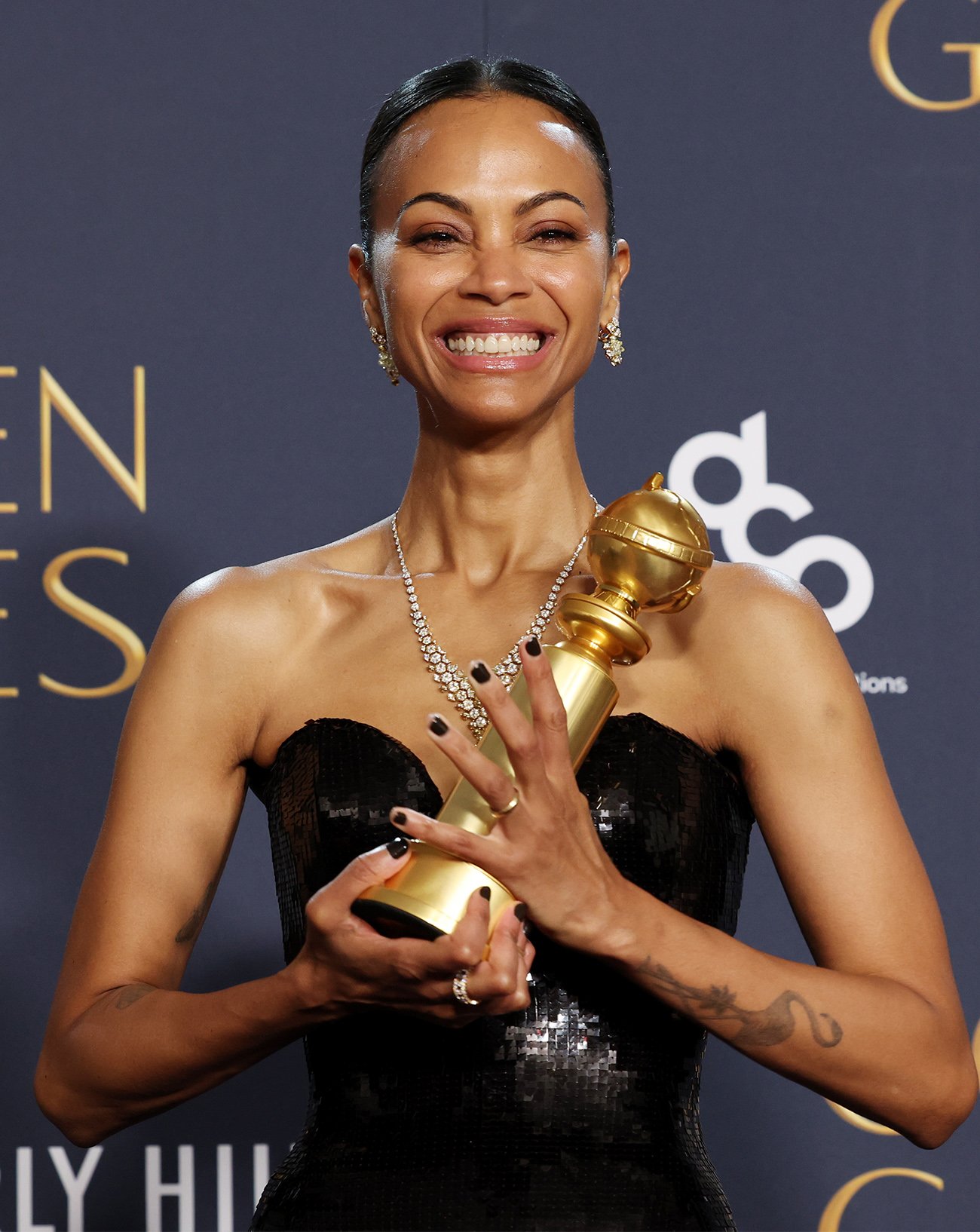 Zoe Saldaña lors de la 82e cérémonie des Golden Globesle 5 janvier 2025 à Beverly Hills, Californie © Kevin Mazur/Getty Images.