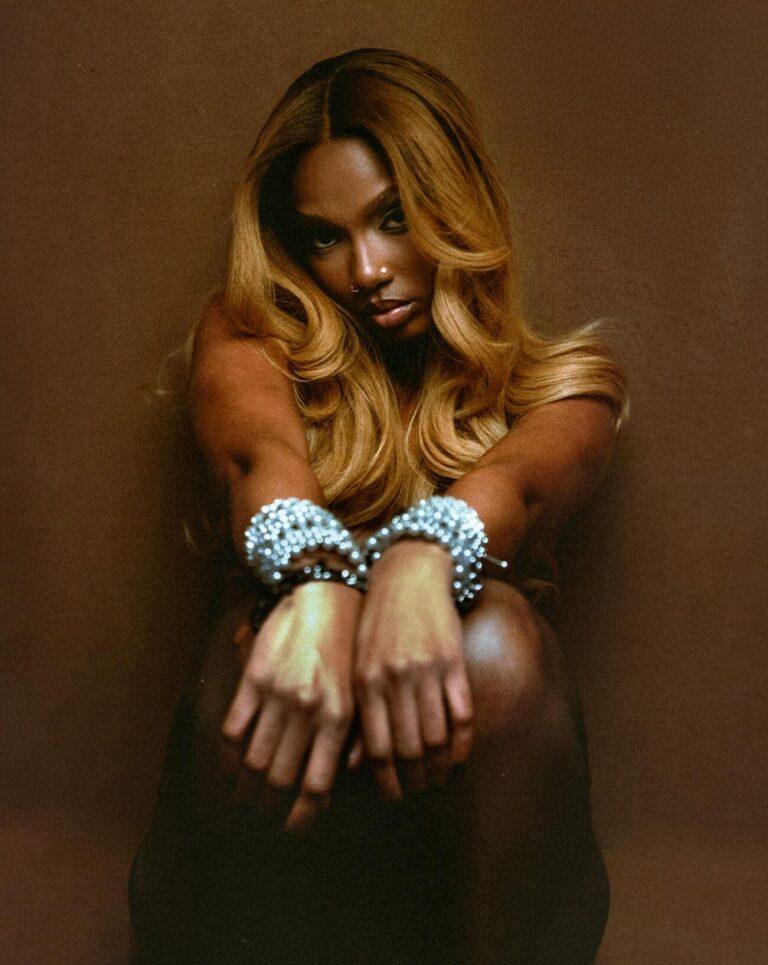 La chanteuse Ronisia © AZM.