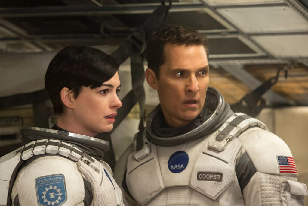 Anne Hathaway et Matthew McConaughey dans le film Interstellar (2014) de Christopher Nolan. © Warner Bros Entertainment.