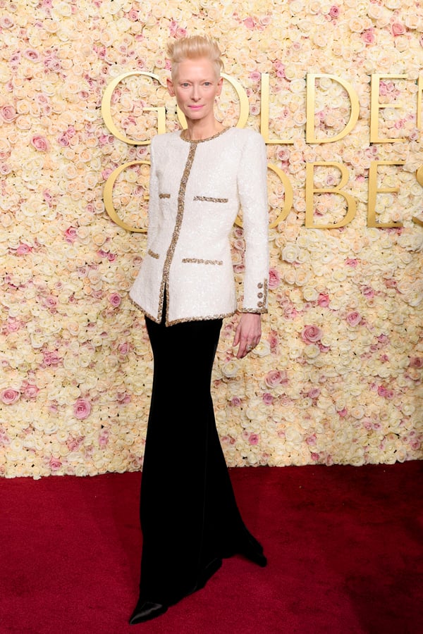 Tilda Swinton en ensemble Chanel aux Golden Globes 2025 © Photo by Amy Sussman/Getty Images.