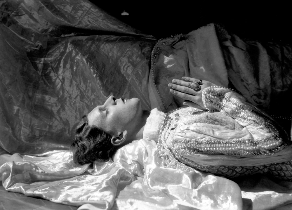 photographie de Cecil Beaton, Stephen Tennant in costume as Prince Charming (1927)