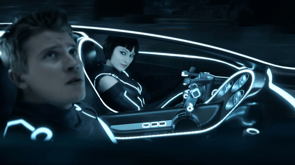 Garrett Hedlund et Olivia Wilde dans le film Tron : L’héritage (2010) de Joseph Kosinki. © Walt Disney Studios Motion Pictures France. don't worry darling