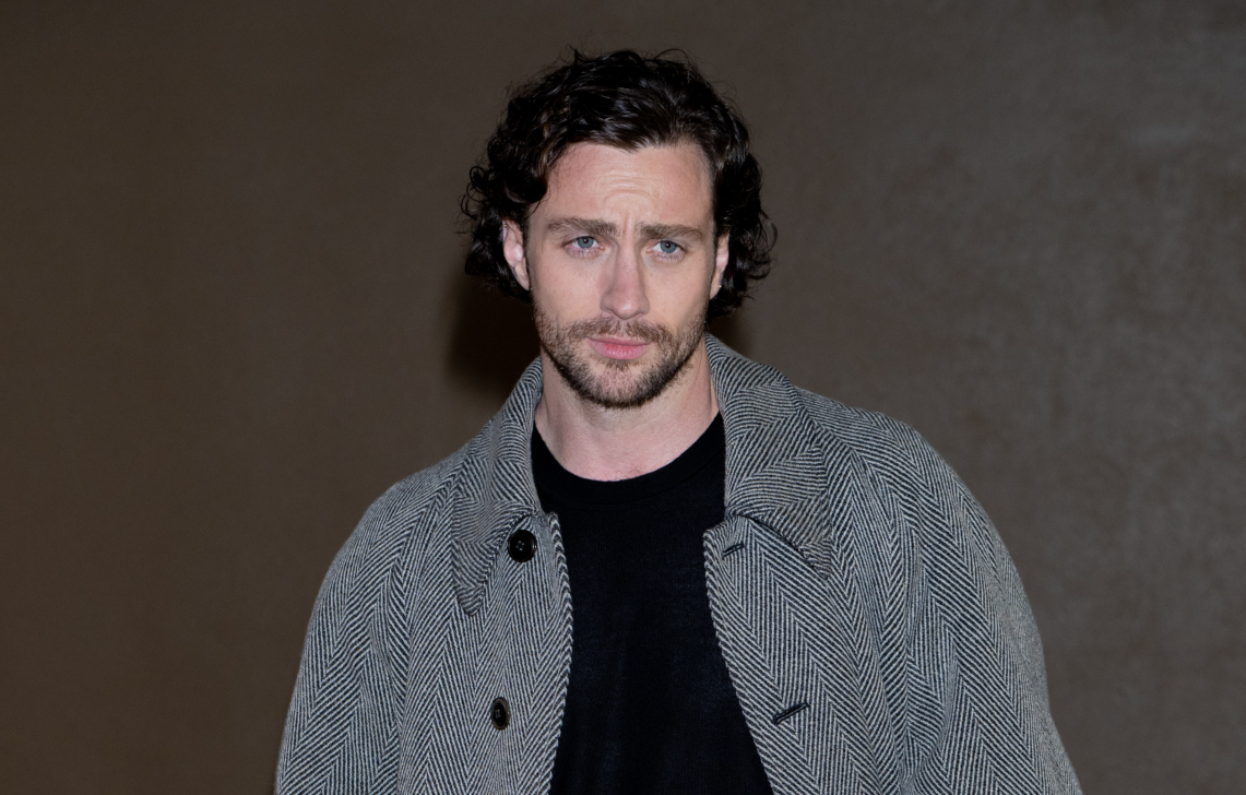 Aaron Taylor-Johnson invité au défilé Giorgio Armani femme automne-hiver 2024-2025 à la Fashion Week de Milan, le 25 février 2024. © Matteo Rossetti/Archivio Matteo Rossetti/Mondadori Portfolio via Getty Images. 28 ans plus tard