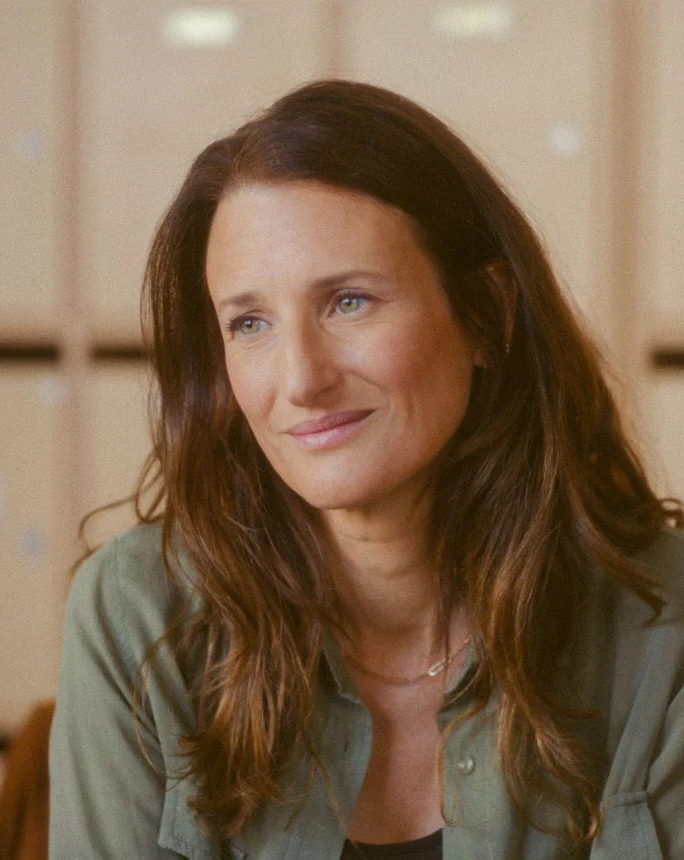 Camille Cottin dans le film Toni, en famille (2023) de Nathan Ambrosioni. © 2023 – CHI-FOU-MI PRODUCTIONS – STUDIOCANAL – FRANCE 2 CINEMA.