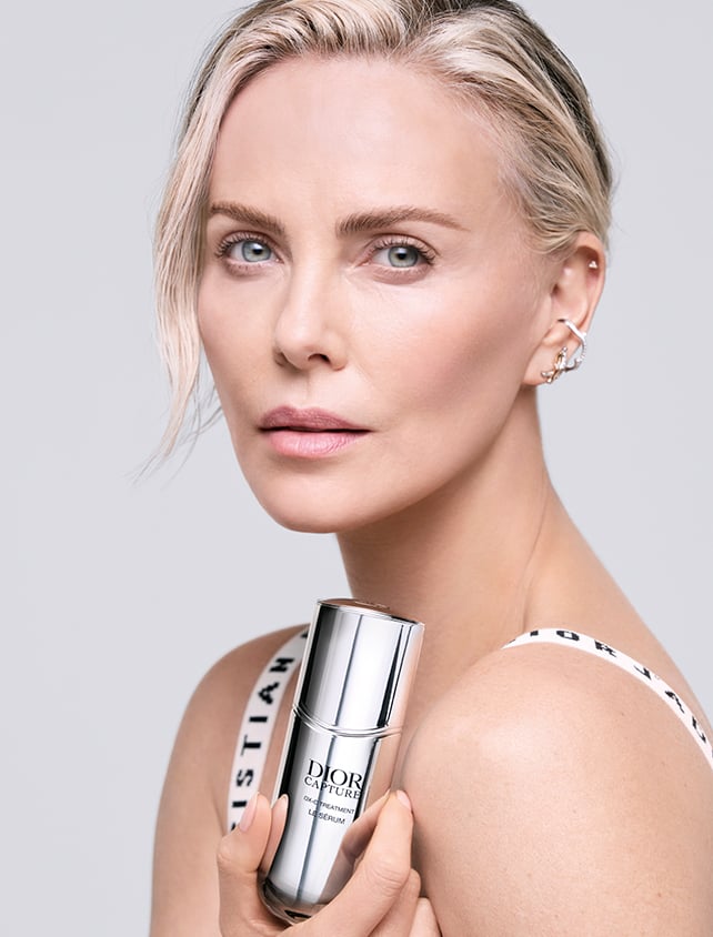 Charlize Theron, égérie Dior Capture