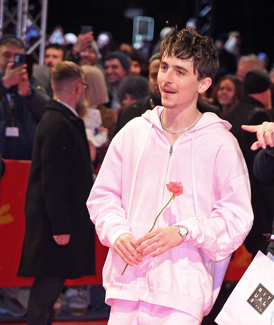 Timothée Chalamet look rose Chromehearts