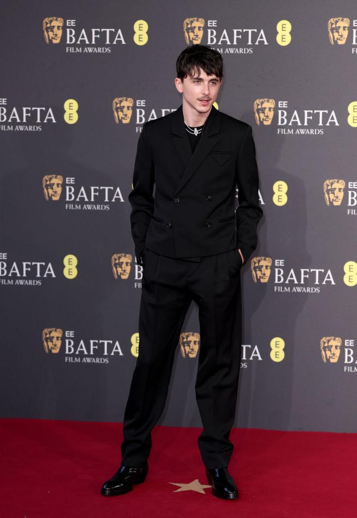 En costume noir Armani Privé au 78e BAFTA Film Awards le 16 février 2025 à Londres. © Mike Marsland/WireImage.