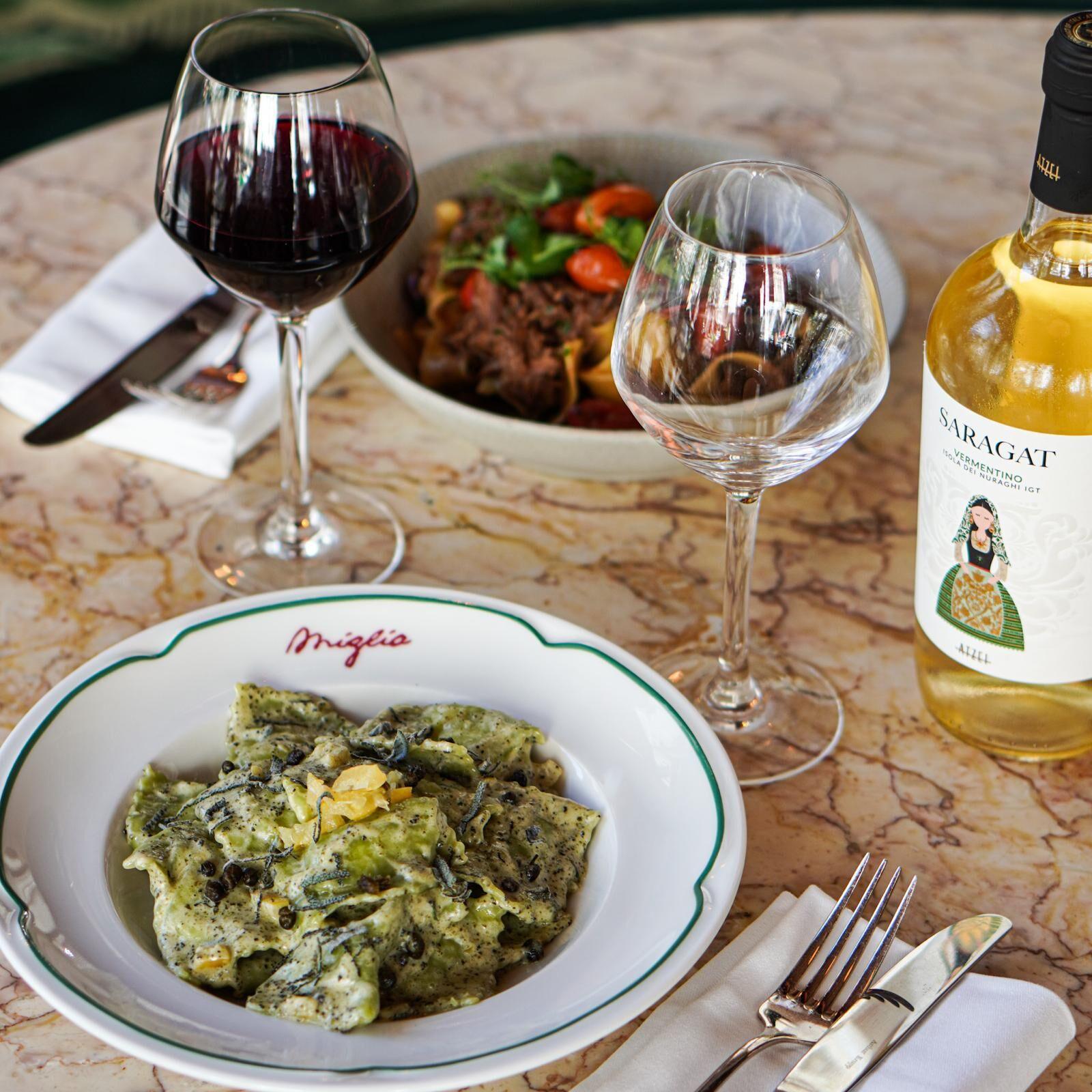 Plats de pâtes du restaurant Miglia dans le VIIIe arrondissement de Paris. © Sandra Azoura.