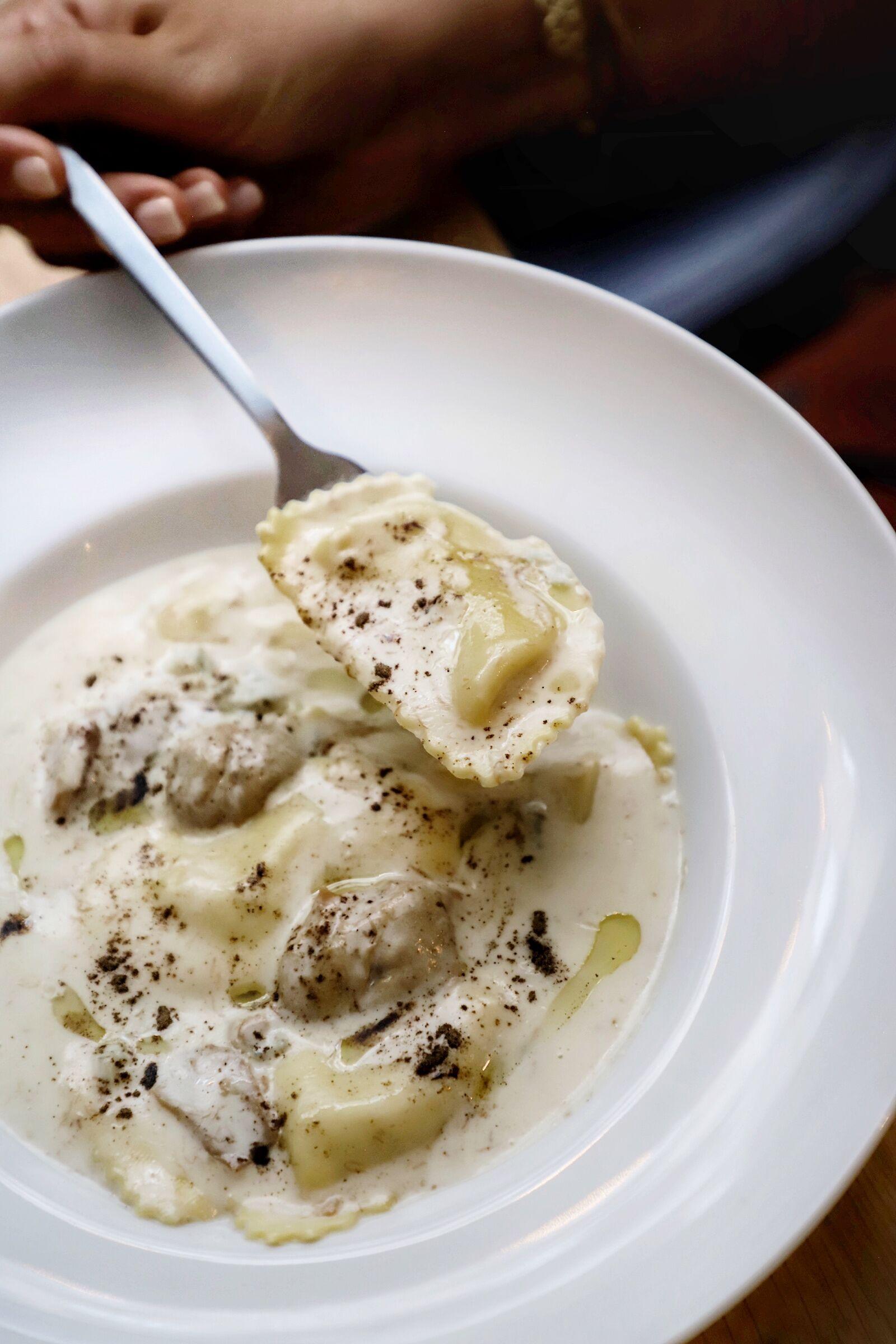 Raviolis à la crème et truffe du restaurant Neuvième Cru dans le IXe arrondissement de Paris. © le_couteau