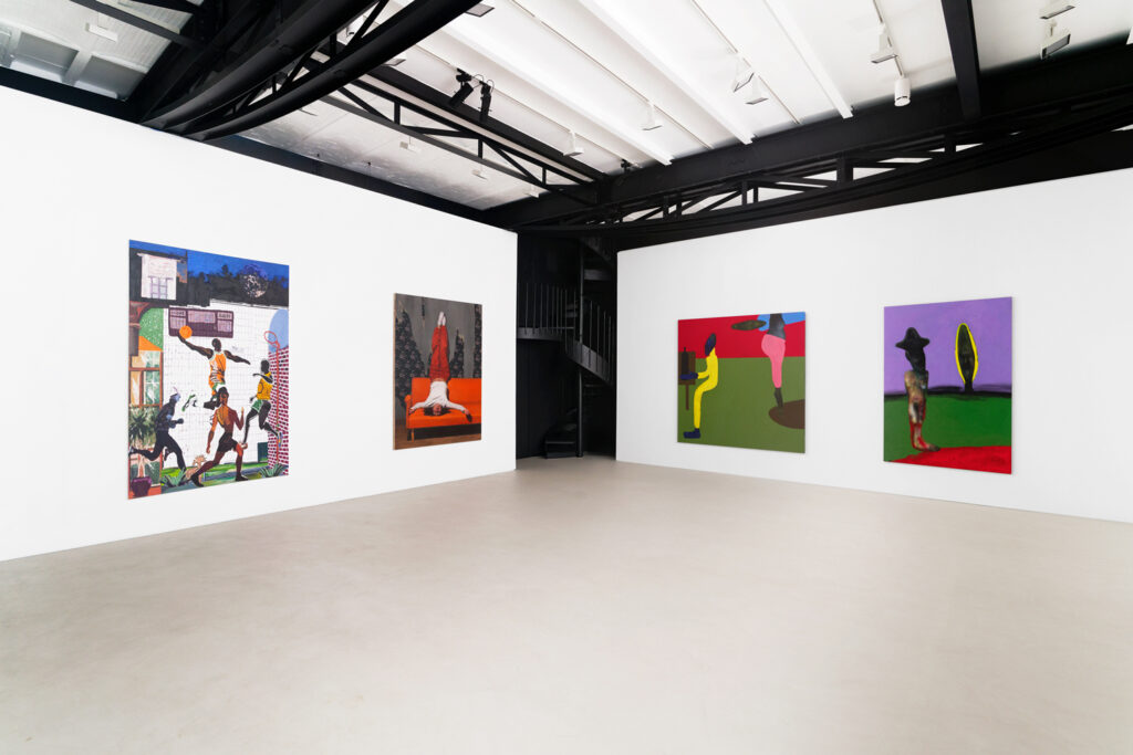 Court (2022) d'Olivier Souffrant, Untitled (2022) de Dhewadi Hadjab, Ankou song (2023) et Eggs and vices (2023) Pol Taburet. au sein de l'exposition permanente de Reiffers Art Initiatives.