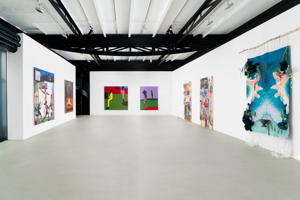 Vue de “Les Apparitions”, exposition de Reiffers Art Initiatives, avec (de gauche à droite) des œuvres d'Olivier Souffrant, Dhewadi Hadjab, Pol Taburet, Gaëlle Choisne et Bianca Bondi.