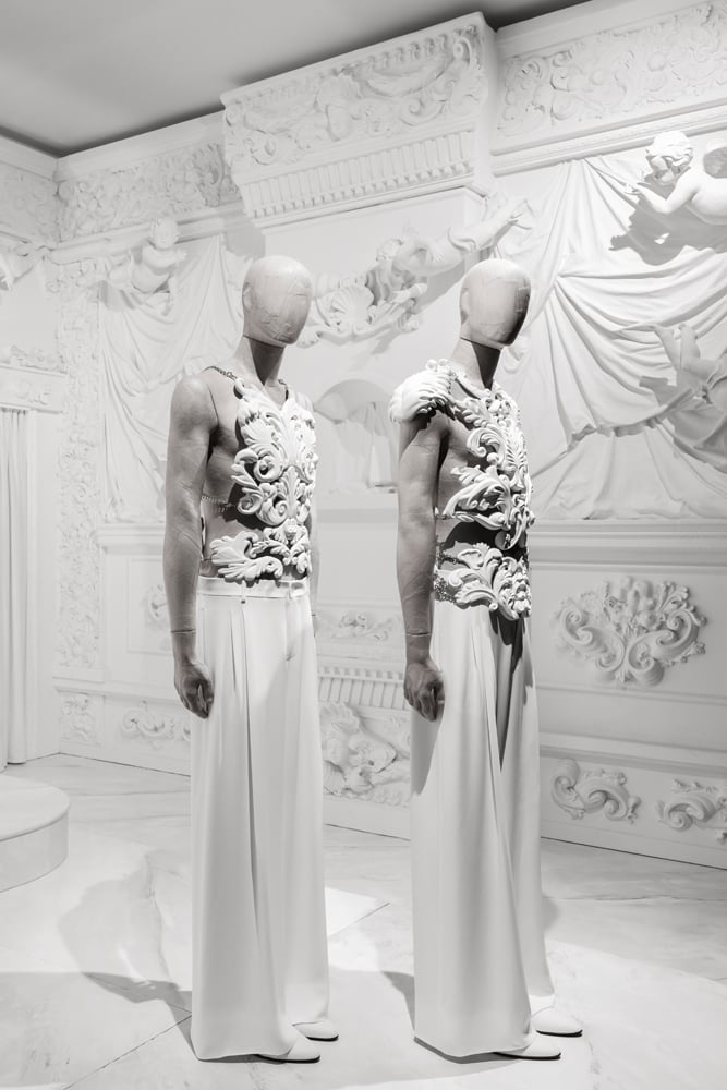 Vue de l’exposition “Du cœur à la main” au Grand Palais. © Michael Adair.