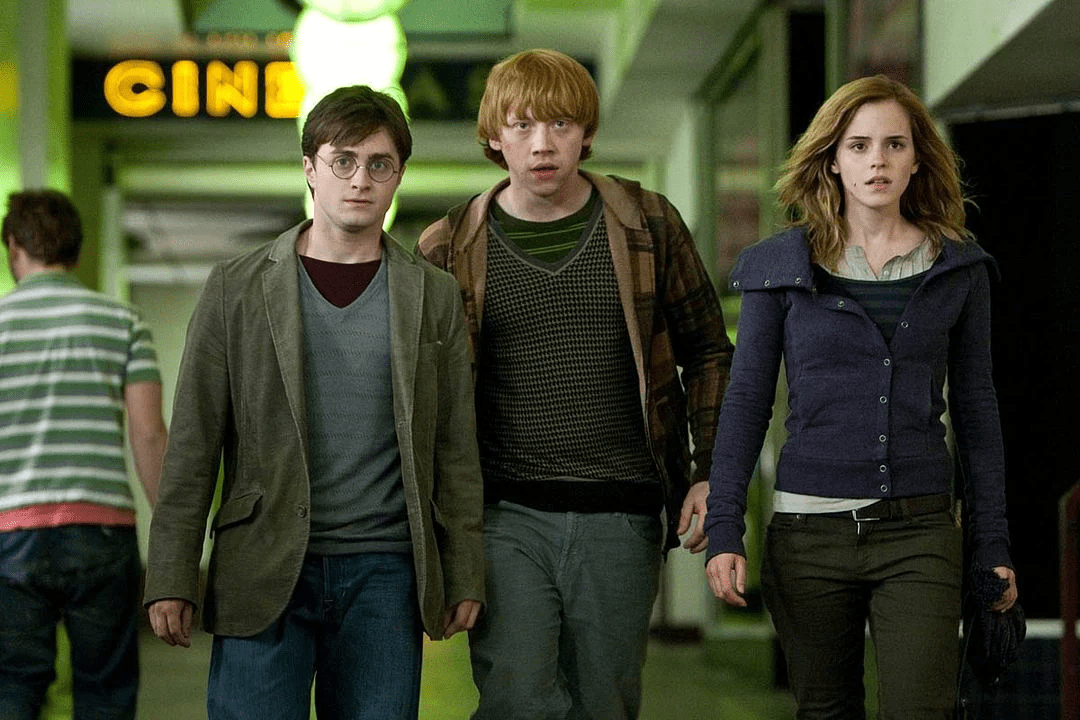Daniel Radcliffe, Emma Watson and Rupert Grint in the film Harry Poter and the Deathly Hallows, Part 1 by David Yates © Warner Bros France.