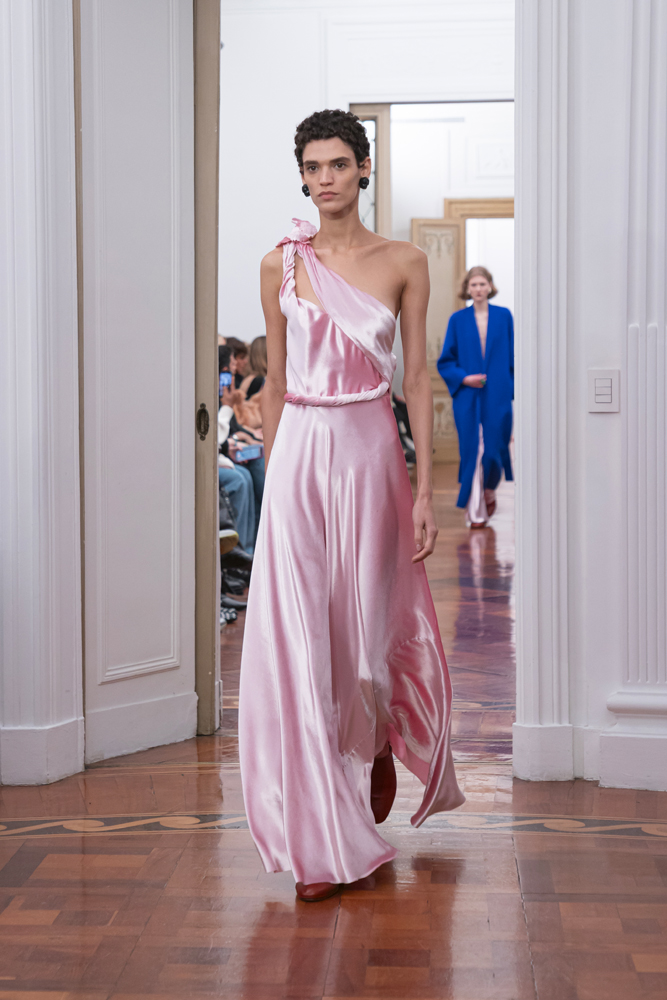 Le défilé Alberta Ferretti automne-hiver 2025-2026.